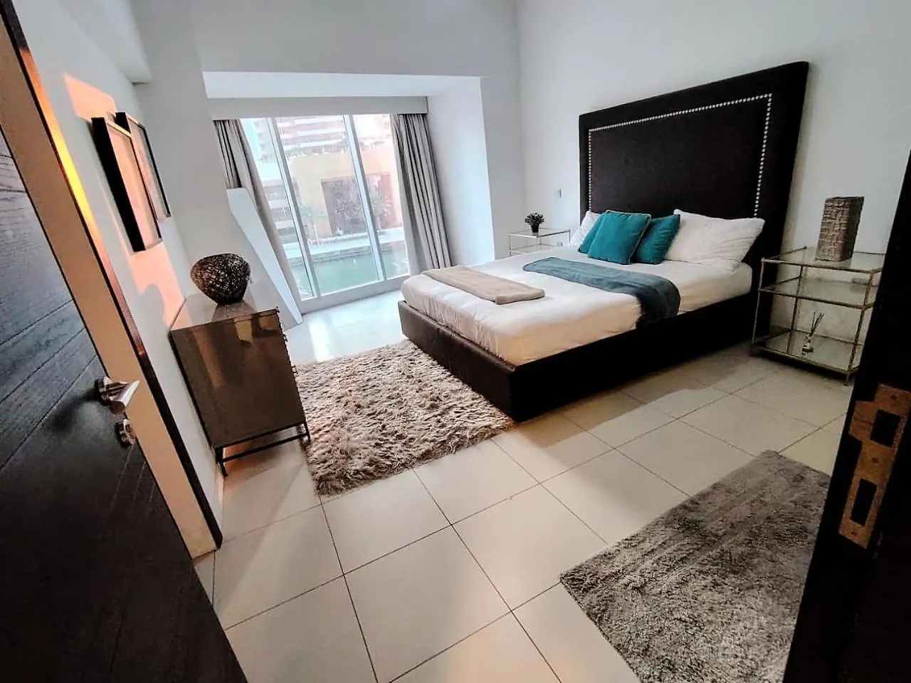 Full Marina View Cayan Tower Apartment Dubai